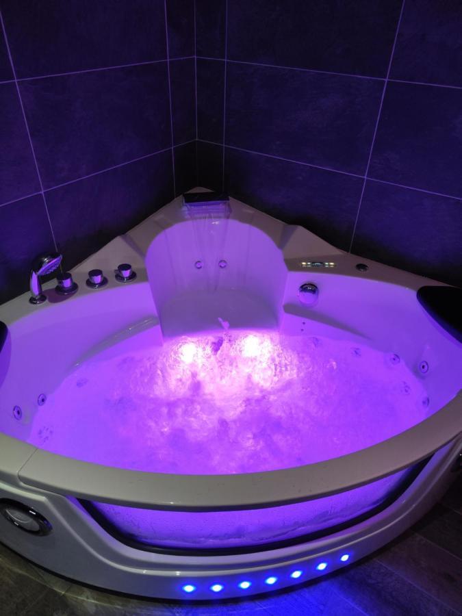 Loveroomxspa Bourg-Saint-Christophe Esterno foto