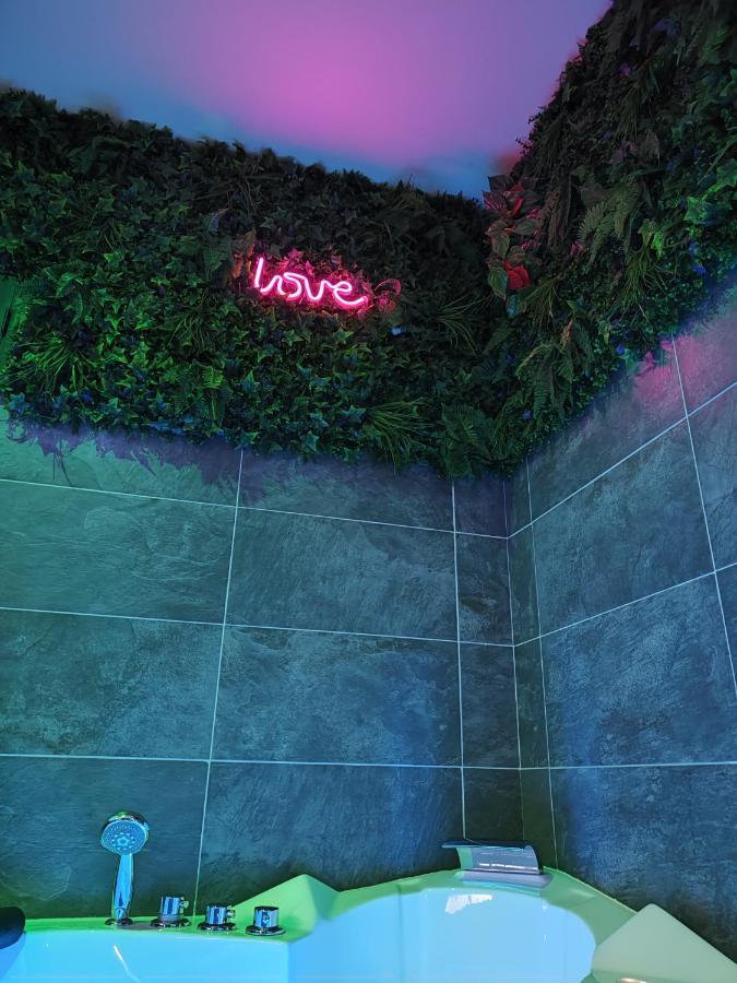 Loveroomxspa Bourg-Saint-Christophe Esterno foto