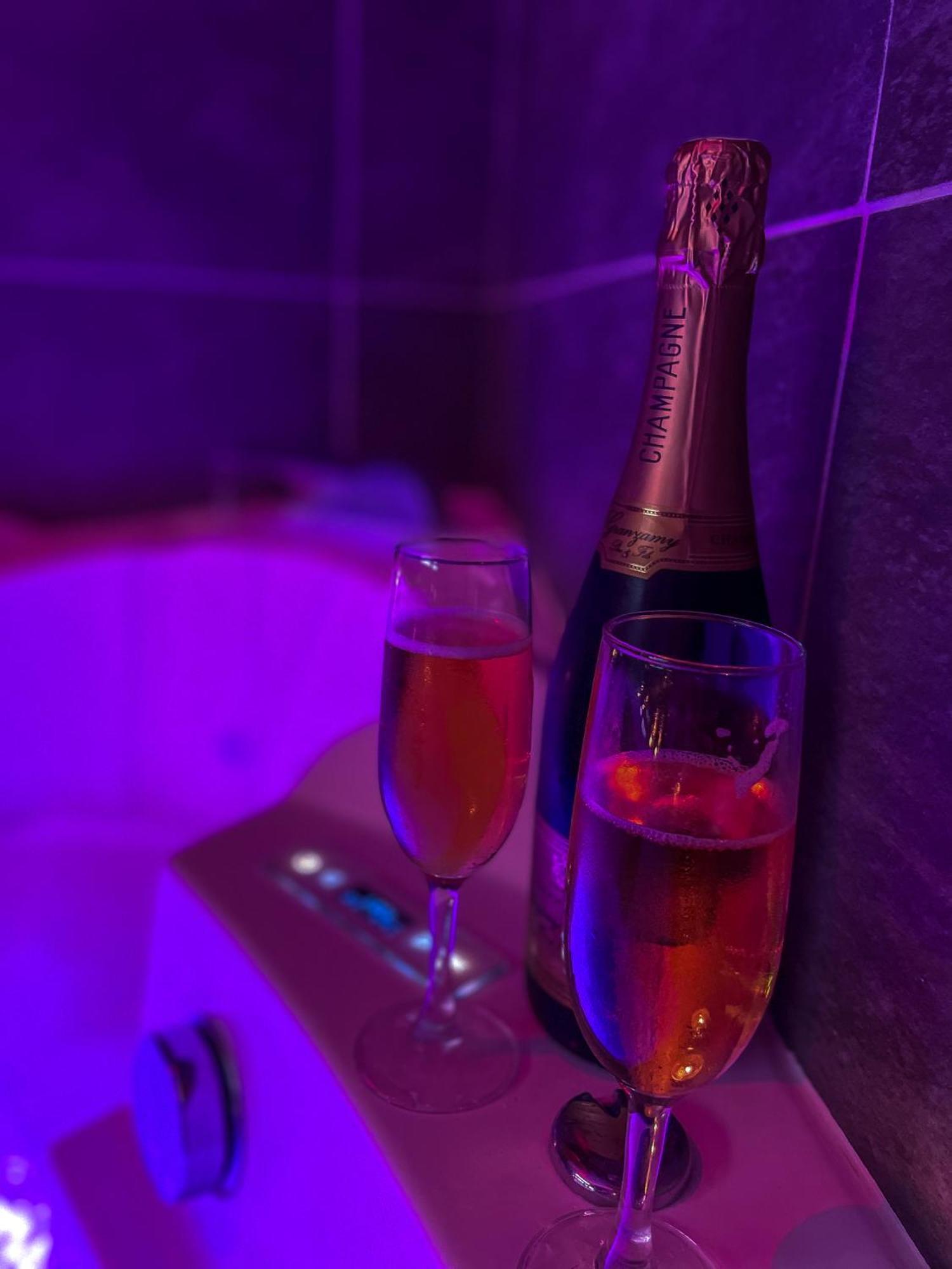 Loveroomxspa Bourg-Saint-Christophe Esterno foto