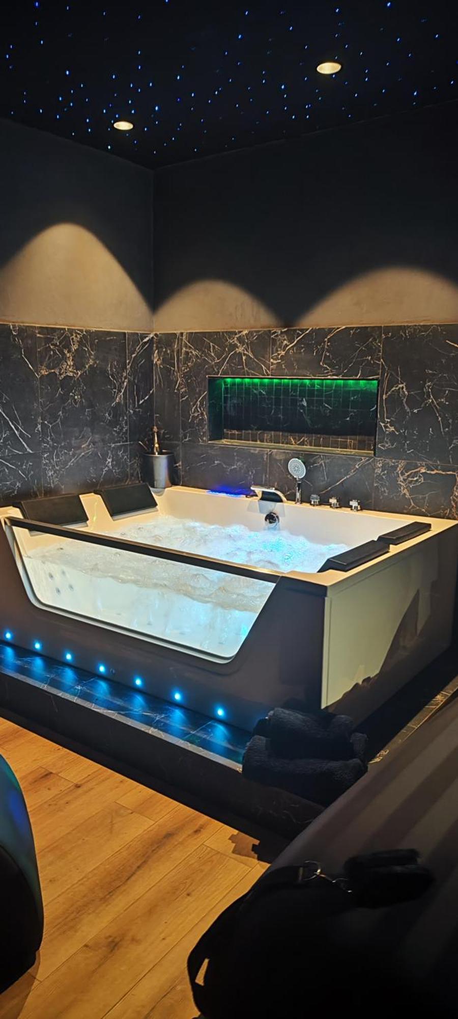 Loveroomxspa Bourg-Saint-Christophe Esterno foto