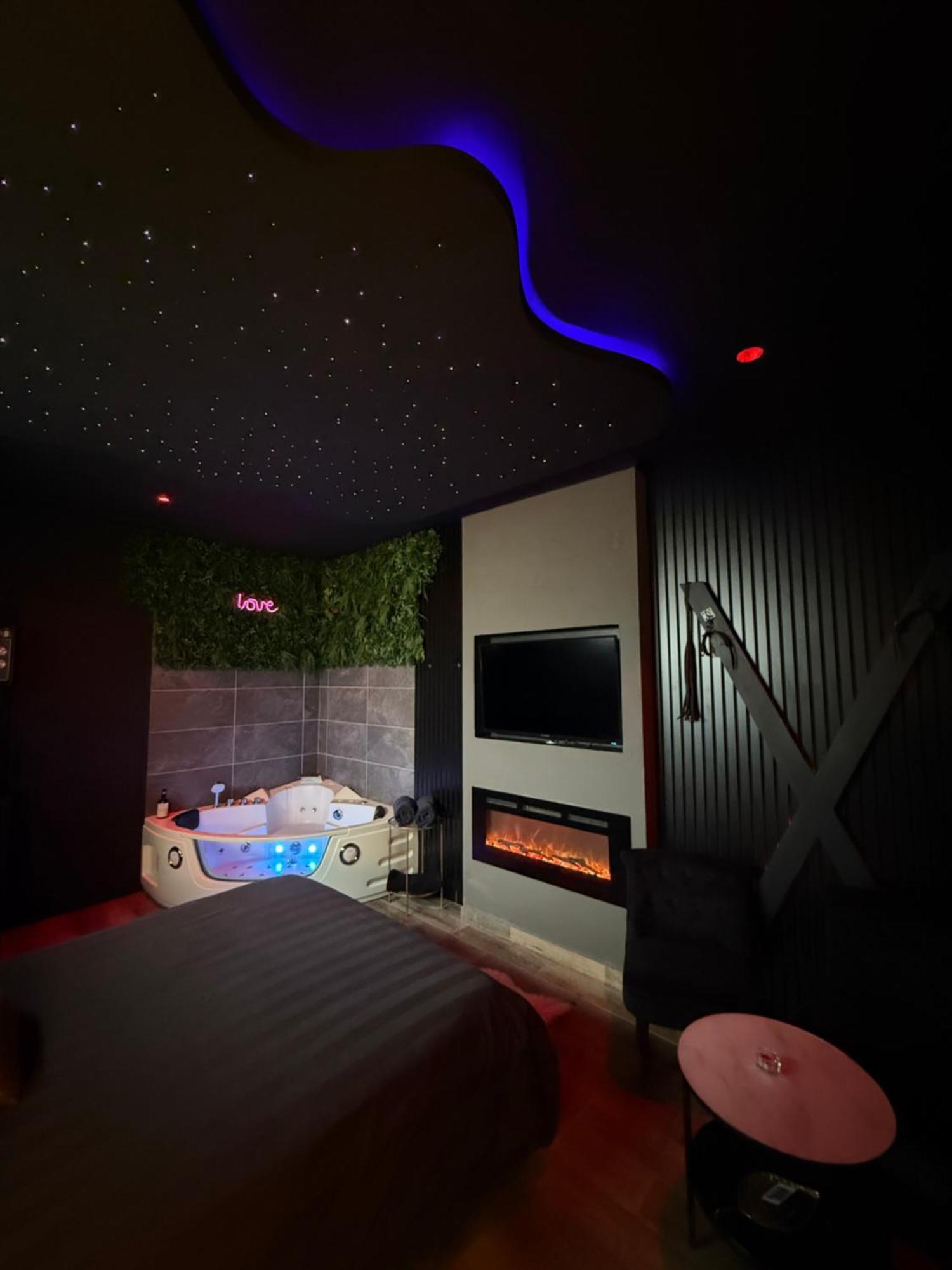 Loveroomxspa Bourg-Saint-Christophe Esterno foto