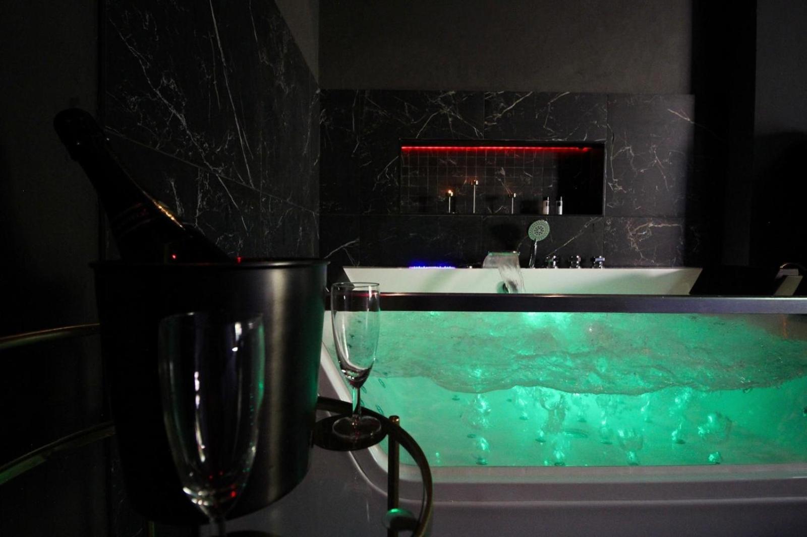 Loveroomxspa Bourg-Saint-Christophe Esterno foto