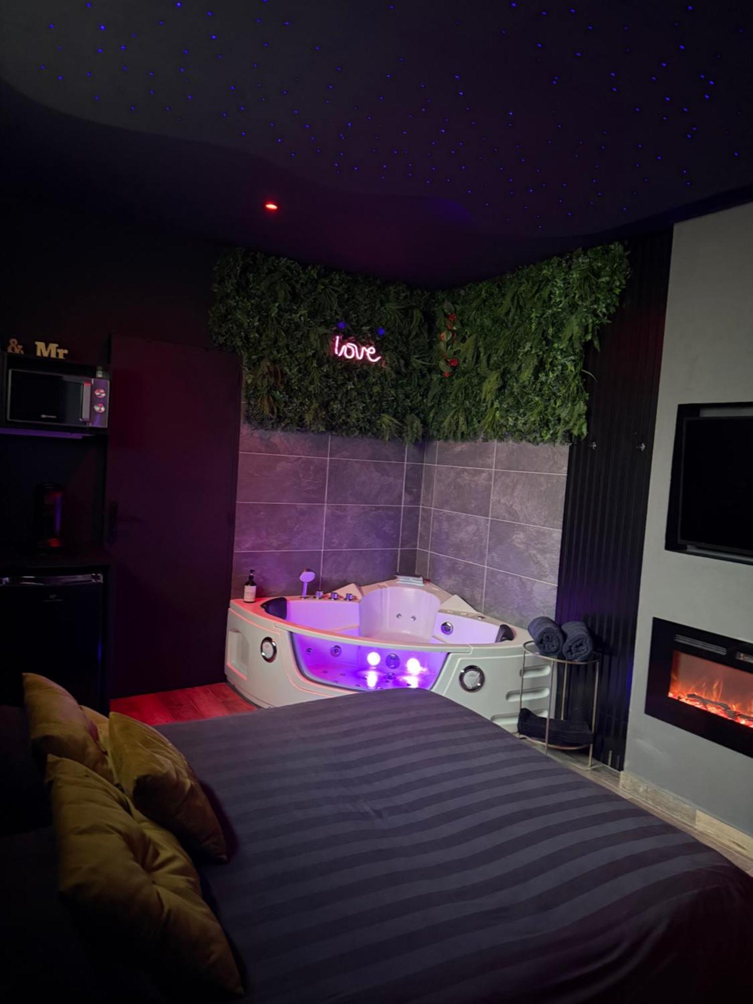 Loveroomxspa Bourg-Saint-Christophe Esterno foto