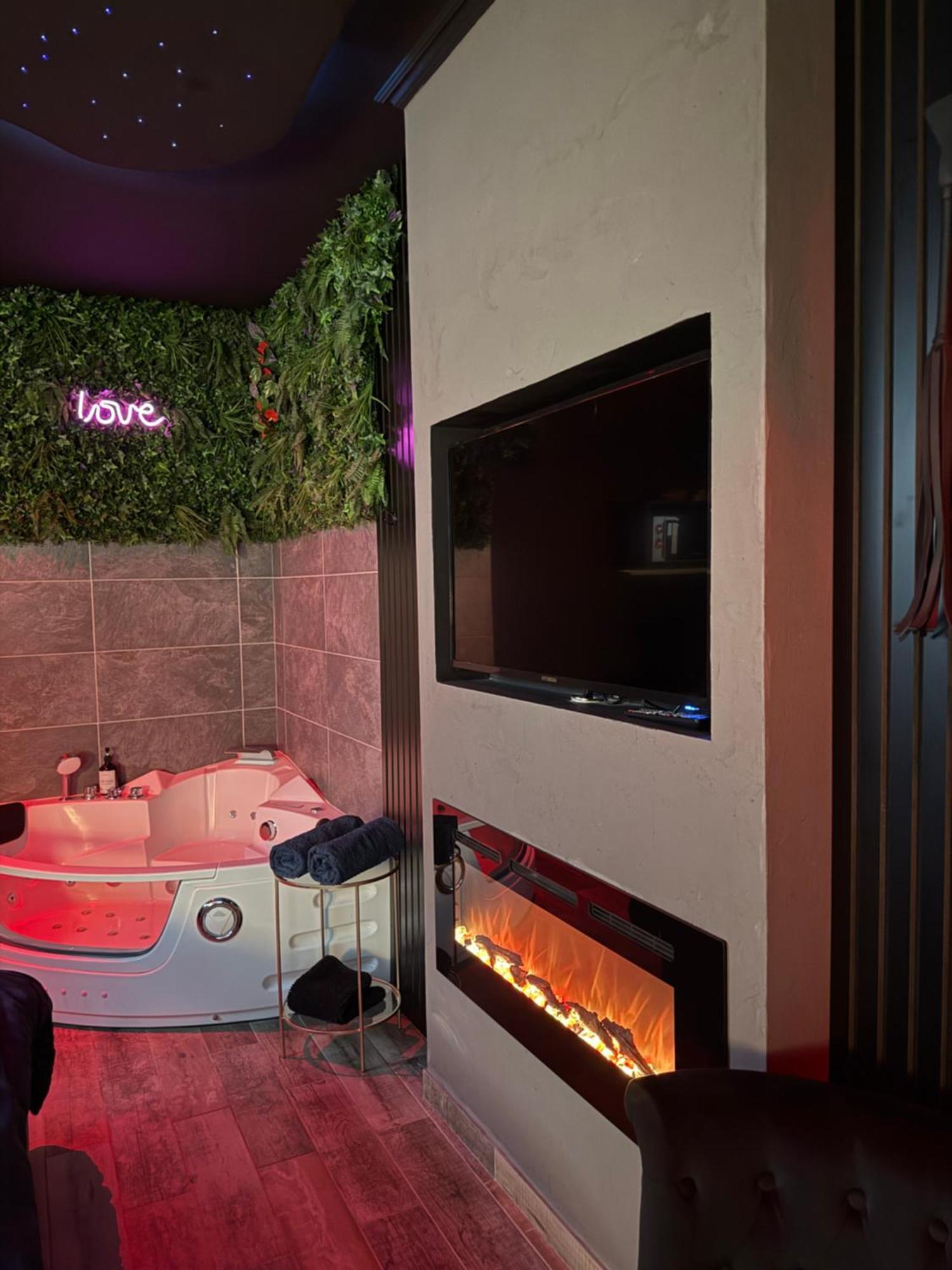 Loveroomxspa Bourg-Saint-Christophe Esterno foto