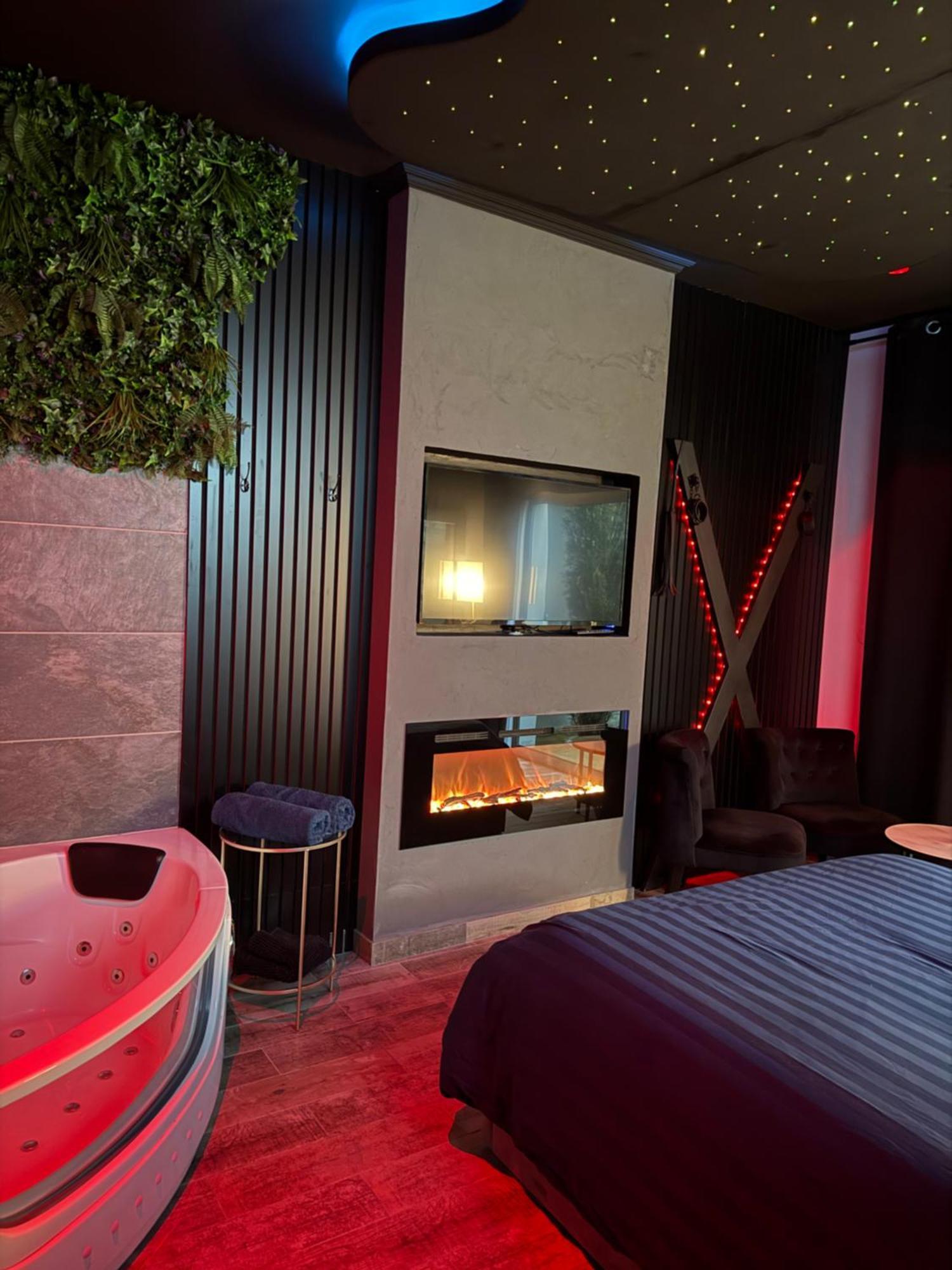 Loveroomxspa Bourg-Saint-Christophe Esterno foto