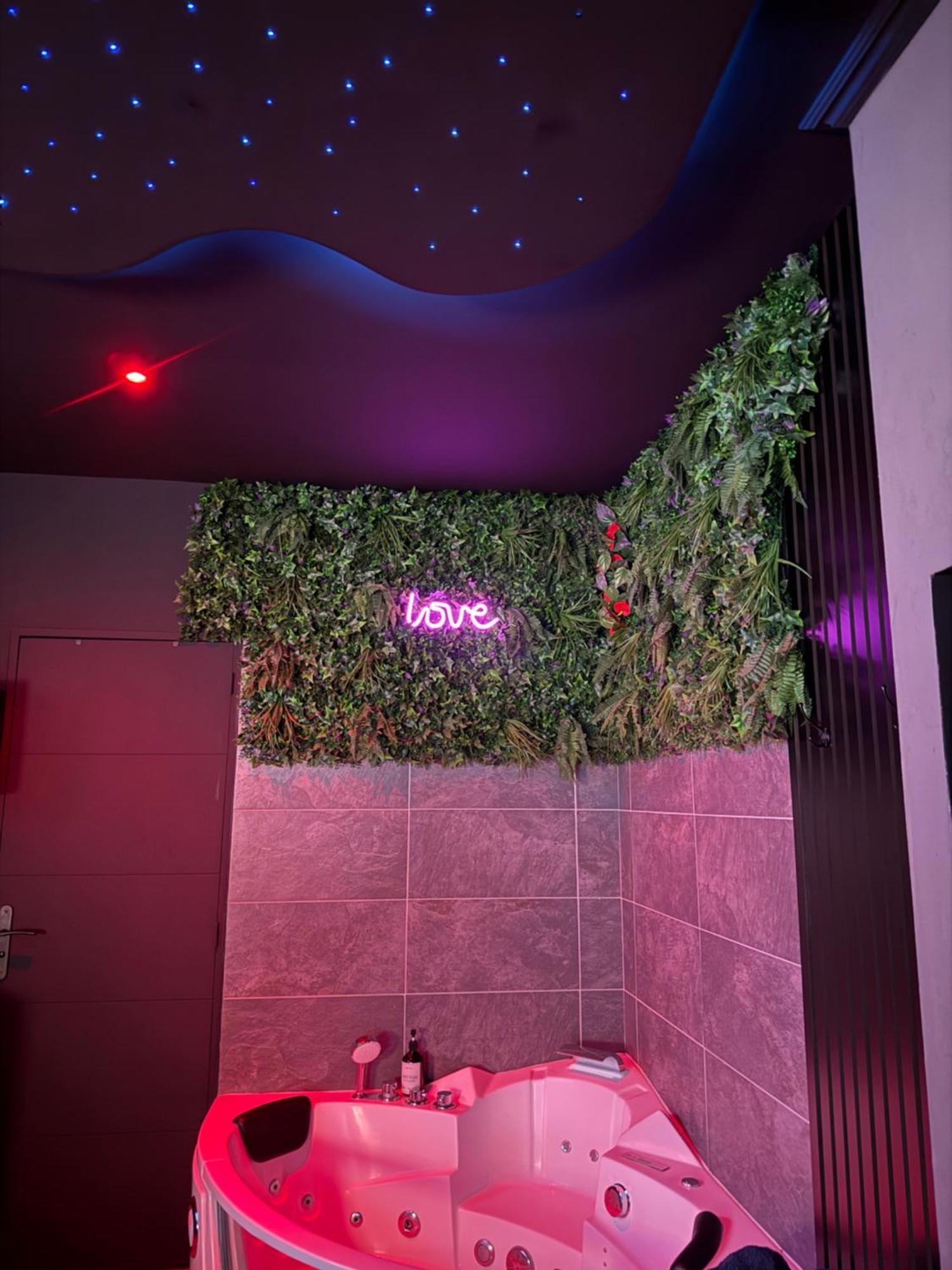 Loveroomxspa Bourg-Saint-Christophe Esterno foto